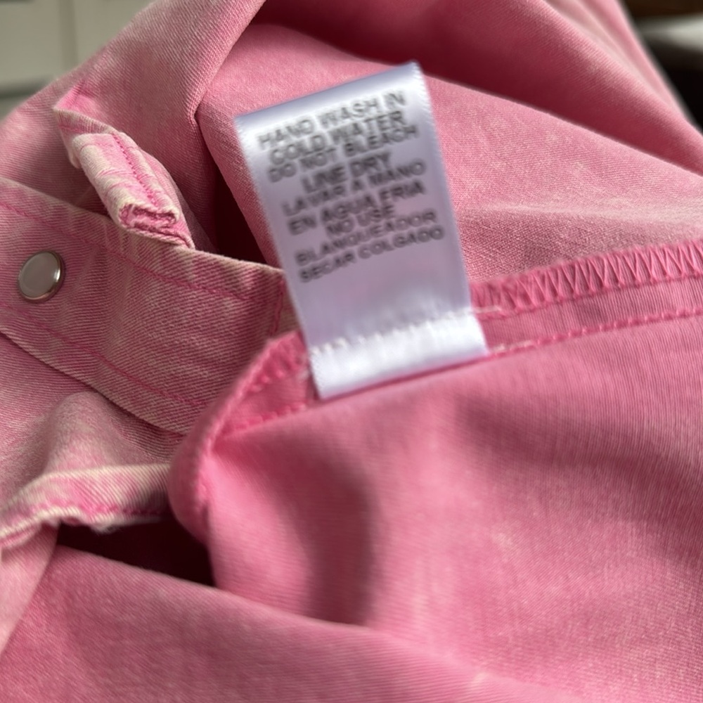 NWT entro pink distressed denim western style shirt with pearl snap buttons - s - Picture 7 of 7